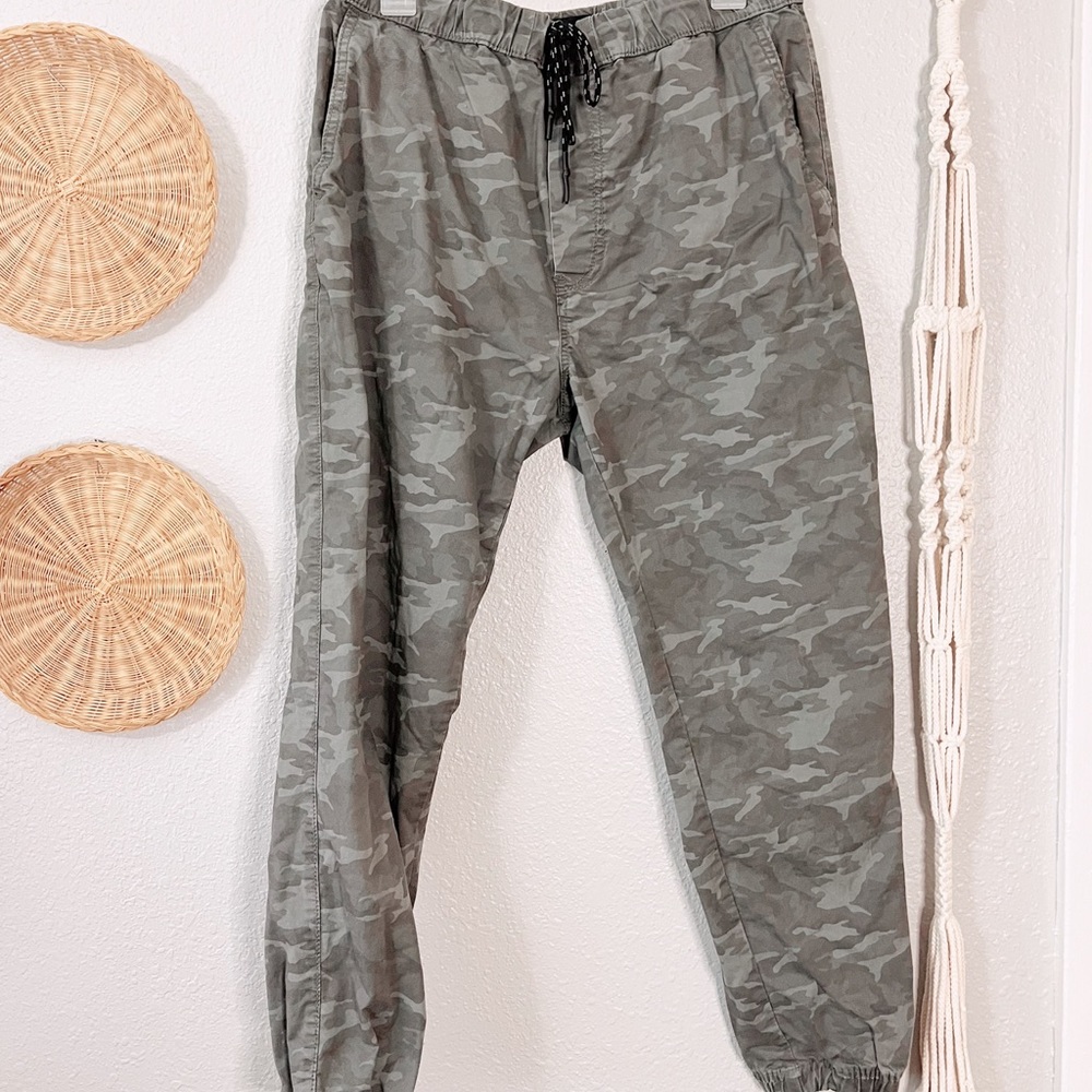 American eagle camo joggers